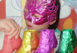 小姐姐手工吃巧克力糖,小姐姐手工品尝甜蜜时光